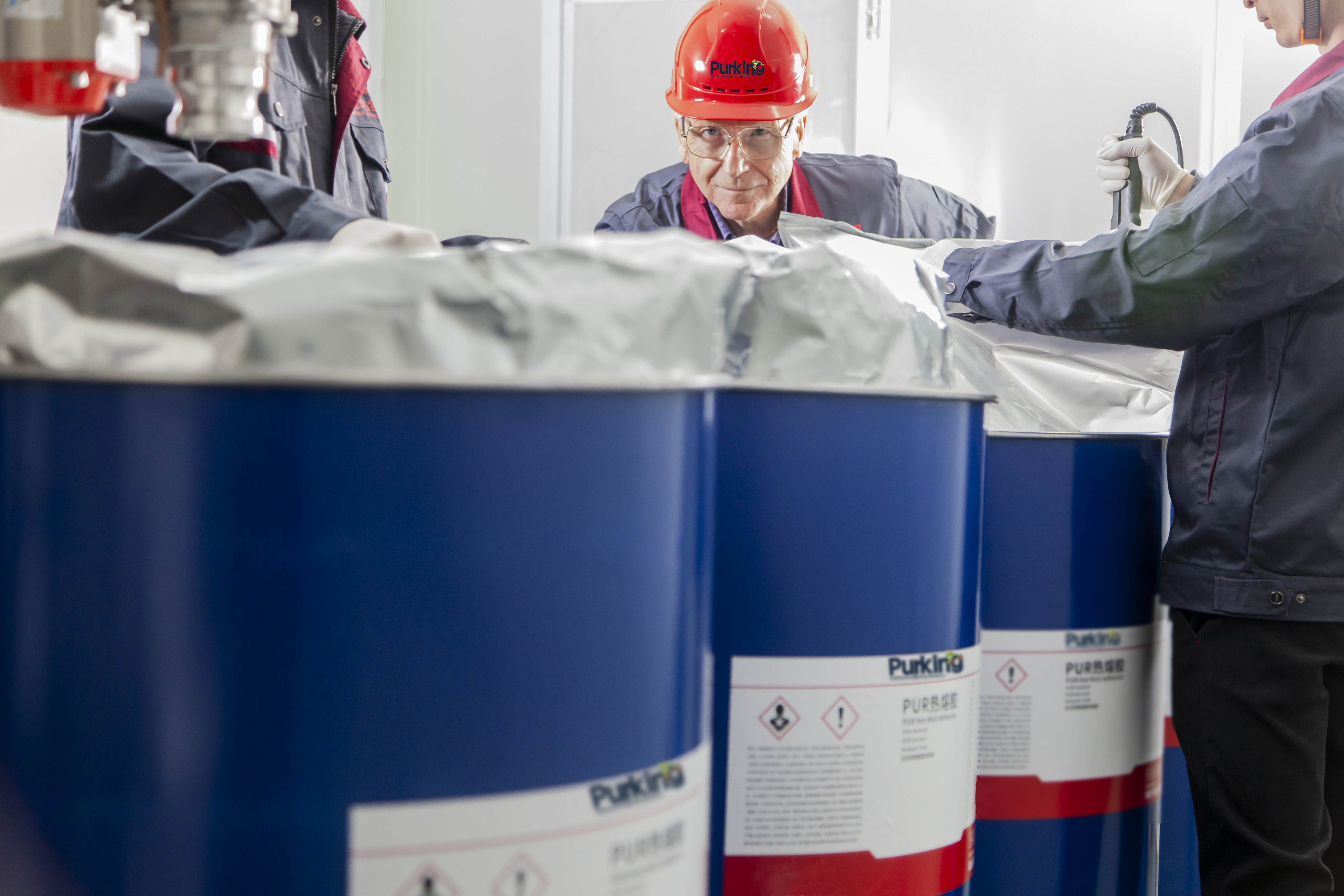 رد عمل والی پولیوریتھین گرم پگھلنے والی چپکنے والی کی درخواست